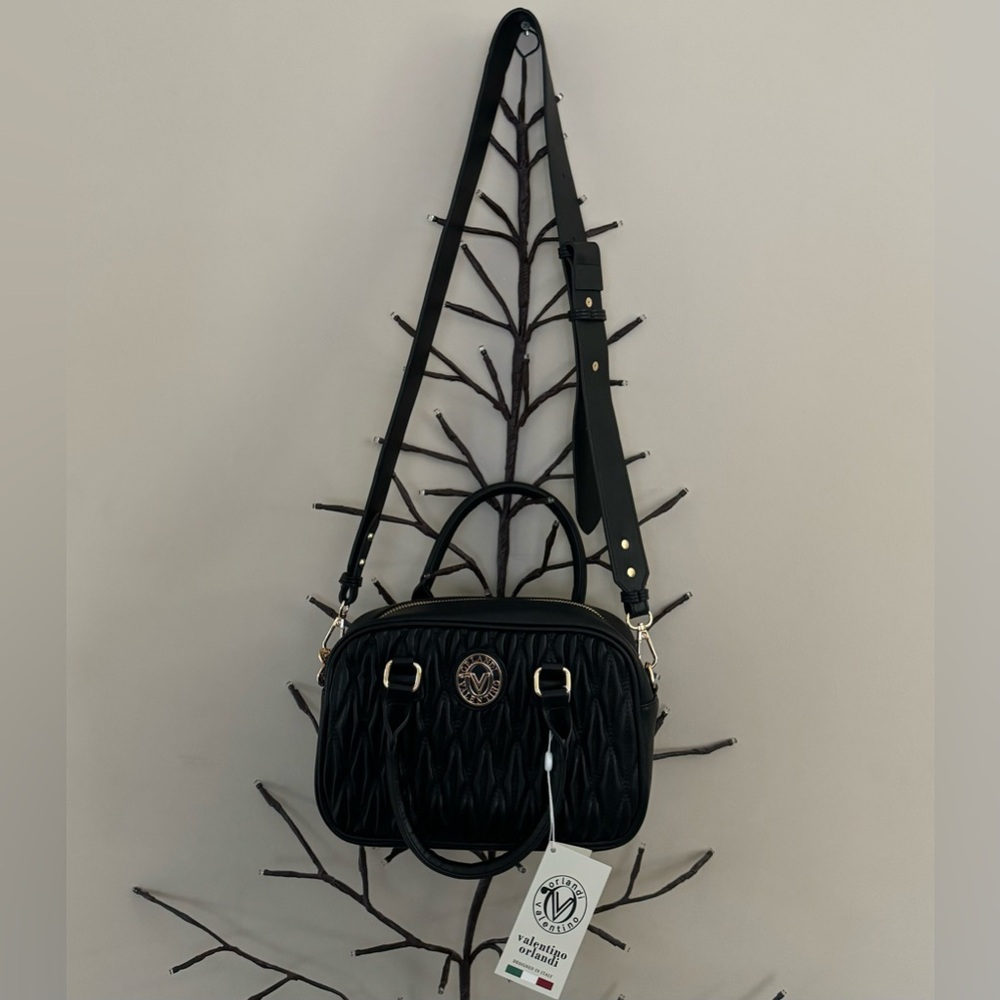 Brand new”Valentino Orlando”(Italy)shoulder bag for women.Size-w-10”x7”inc.Black